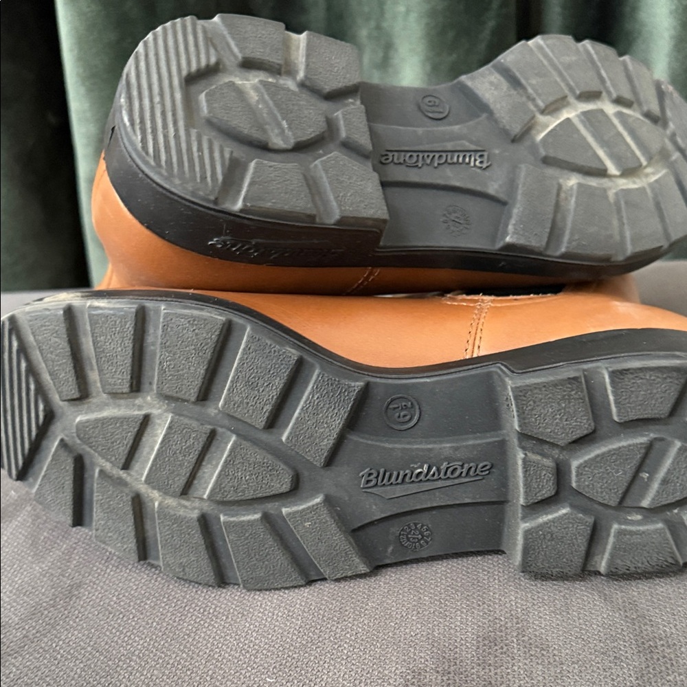 Blundstone Original #2215 - Picture 2 of 3